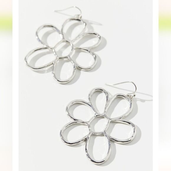 Urban Outfitters statement flower earrings silvertone - Picture 3 of 3